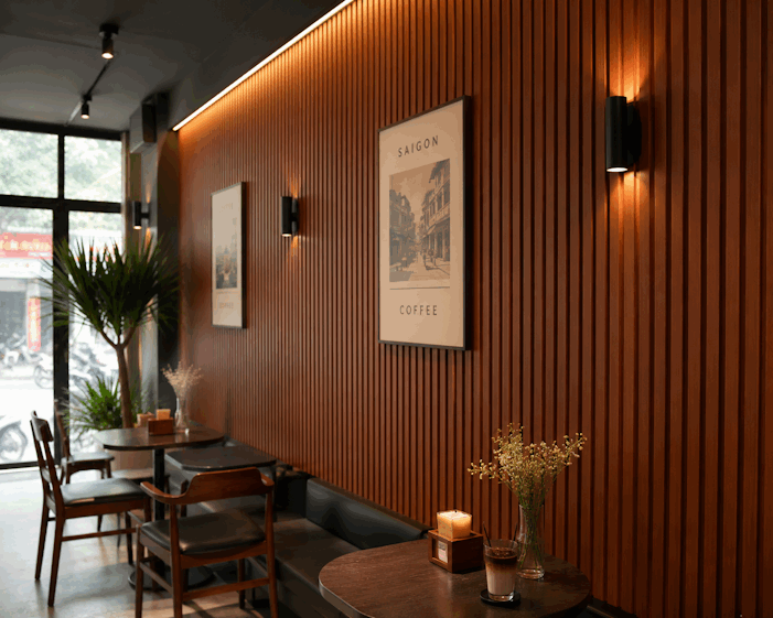 Tấm Ốp Lam 4 Sóng Thấp SG-01 ốp tường quán cafe
